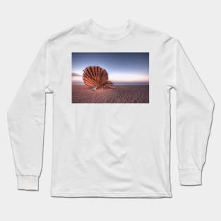 Scallop Sculpture Long Sleeve T-Shirt